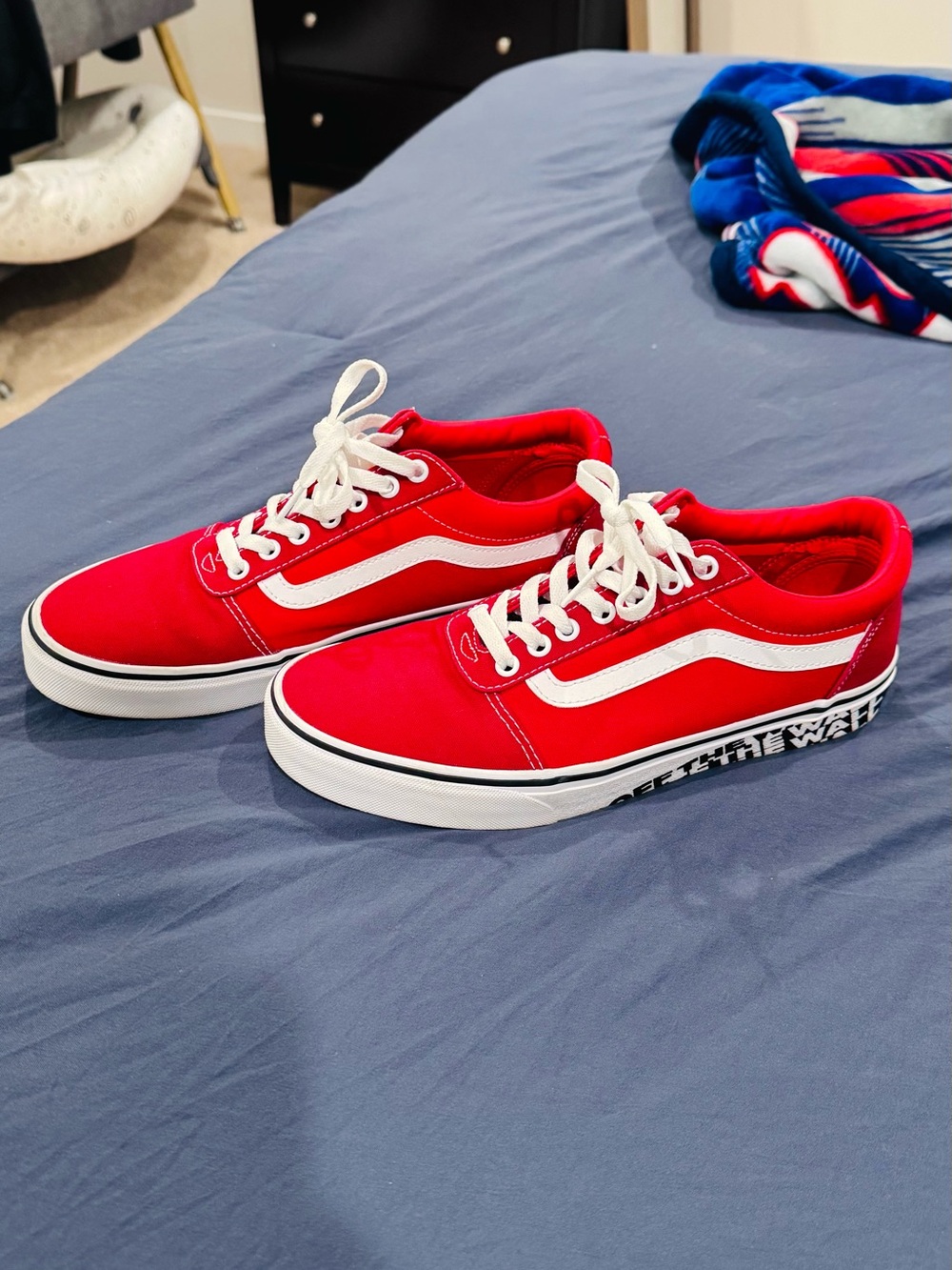 Vans men’s Red and White Old Skool Low-Top Sneakers